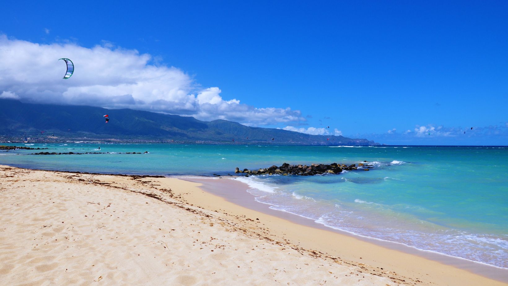 Kiteboarding in Maui: Best Spots & Kitesurfers Guide